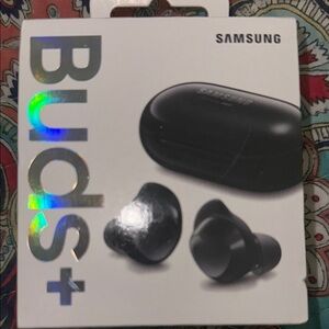 Samsung Black Wireless Earbuds with Charging Case